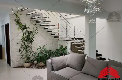 Sobrado, 240m2 próximo a avenida itaquera, varanda, portão eletrônico, cozinha planejada.
