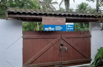 Casa de praia em maresias a 150 mts a pé da praia, terreno de 605 mts com área construída de 320 m², 5 quartos 5 banheiros 4 vagas, churrasqueira.