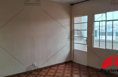 Sobrado para a locação na vila santa clara, 3 quartos, 1 banheiro e 1 sala com 50m.