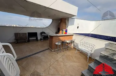 Cobertura com  3 quartos, sendo 1 suíte, possui 2 salas amplas e arejadas, 4 banheiros,  2 vagas. parte de cima com piscina, churrasqueira e banheiro.
