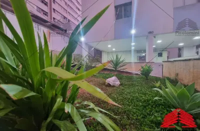 Apartamento, mooca todo reformado, repleto de armários, novos com 1 dormitório, sala, 1 banheiros, cozinha . área de serviço e 1 vaga coberta.