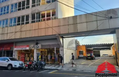 Prédio comercial no centro de mogi, com cerca de 2.400m2, 65 lojas,10 andares, salão com 600m2, com estacionamento.