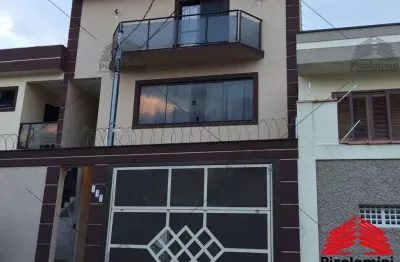 Sobrado á venda na vila invernada: 3 quartos, 3 suítes, 5 banheiros, 8 vagas de garagem, 160m² de área.