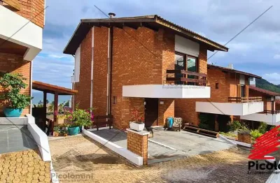 Casa de Luxo à Beira-Mar na Enseada Guarujá-SP: 4 Suítes, 2 Salas, 6 Banheiros, 2 Vagas, 450m². Condomínio Completo. Venha Conhecer!