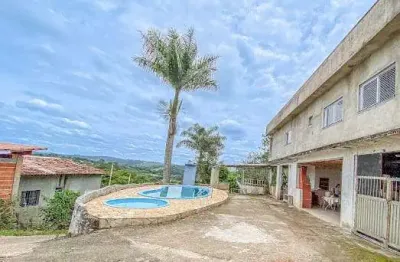 Bela chácara para moradia ou lazer, contem duas ótimas casas