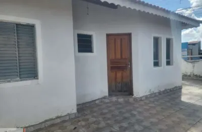 Venha conhecer ! com 2 quartos amplos, 2 salas espaçosas, 1 banheiro completo, 3 vagas de garagem