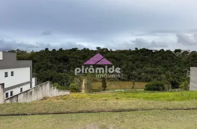 Terreno à venda dentro do Condomínio Lago Dourado em Jacareí, SP