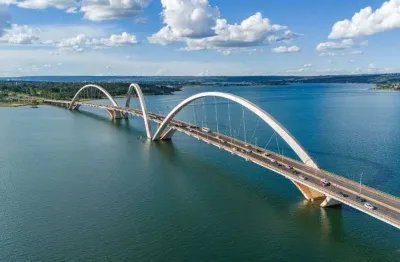 Smdb - lago sul - cond. fechado – lote 2.550 m2 + área verde + edificação