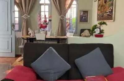 Casa Padrão: Oportunidade: 3 Imóveis no Mesmo Local – Excelente para Investidores