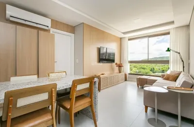 Apartamento mobiliado em jurerê internacional com vista para o verde e o mar | oportunidade rara para morar ou investir