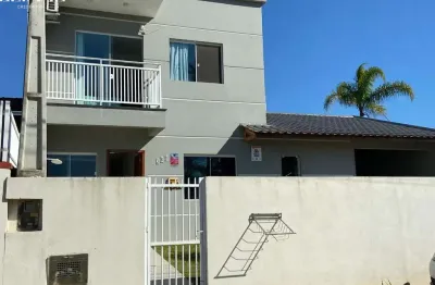 Linda casa individual com amplo terreno de 300m² em itajuba, barra velha-sc