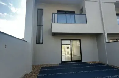 Sobrado alto padrão com 3 dormitórios sendo 1 suíte em ótima localização em balneário piçarras-sc