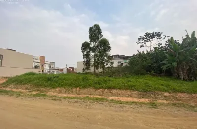 Terreno de esquina com 564,00m² (24x23,50) em ótima localização no itacolomi em balneário piçarras-sc