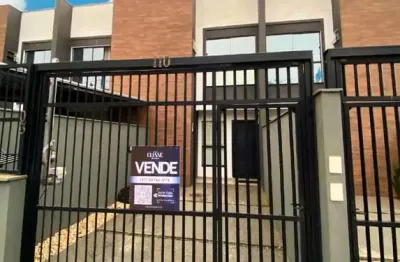 Sobrado finamente mobiliado com 3 dormitórios sendo 1 suíte no iririú em joinville-sc