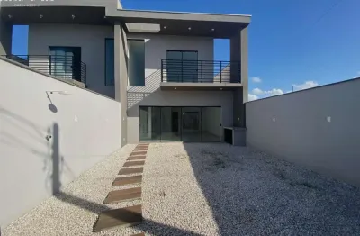 Sobrado alto padrão com 2 suítes mais 1 demi-suíte no térreo em balneário piçarras-sc