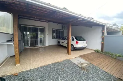 Casa com 2 dormitórios sendo 1 suíte em ótima localização em balneário piçarras-sc