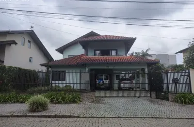 Casa com 318m² 2 suítes 2 demi-suítes terreno com 544m² no santo antônio em joinville-sc