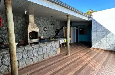 Oportunidade duas casas no terreno com 4 vagas de garagem.