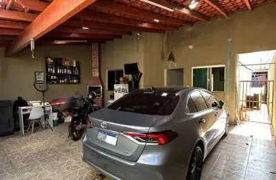 Casa 2/4 com suíte, e varanda gourmet no bairro luizote.