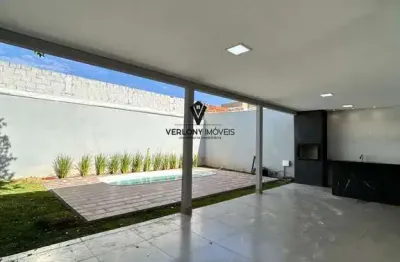 Casa 3/4 sendo duas suítes, 4 vagas de garagem e varanda gourmet.