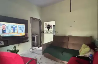 Casa 2/4 sendo um suíte, com uma casinha nos fundos no bairro guarani.