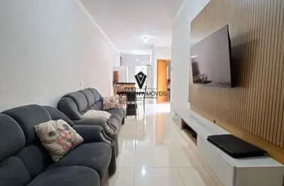 Casa com 2/4, suíte e quintal nos fundos no bairro nova uberlândia.