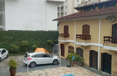 Sobrado mobiliado em condomínio 2 dormitórios na martim de sá.