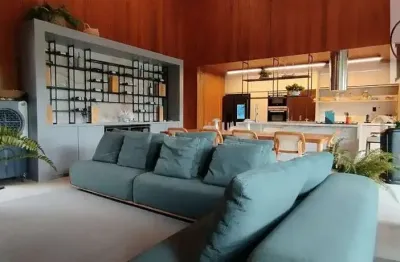 Novíssima casa com 5 suítes, na melhor localização da praia do forte