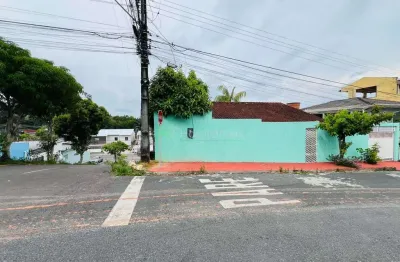 Casa para locação 142 m² no parque 10 – 4 quartos, suíte e quintal com árvores frutíferas