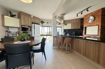 Duplex semi mobiliado com 3 dormitórios sendo 2 suítes pé na areia em canasvieiras - florianópolis.