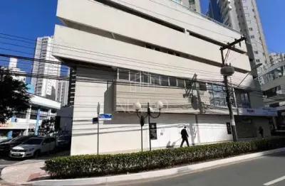 Sala comercial térrea com sobreloja à venda em balneário camboriu