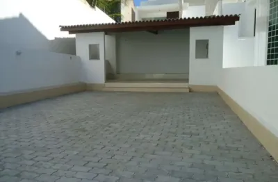 Apartamento com 3 quartos à venda na rua juracy magalhães, 602, pitangueiras, lauro de freitas, 190 m2 por r$ 700.000