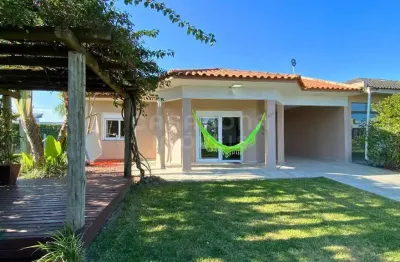 Casa com 3 quartos à venda na rua santo antônio, 499, vista alegre, arroio do sal, 127 m2 por r$ 789.000