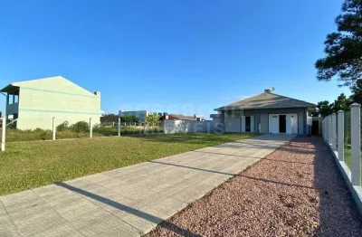 Casa com 2 dormitórios e amplo pátio no bairro lagoa da camboim – arroio do sal