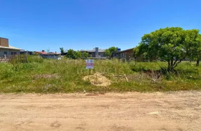 Terreno com ótima posição solar no balneário pérola, ideal para construir e investir!