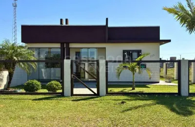 Casa de Esquina com Piscina e Excelente Posição Solar – Conforto e Valorização Garantidos