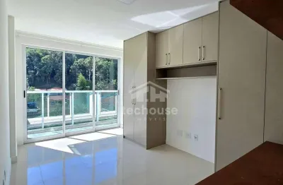 Apartamento, centro de teresópolis, 1 quarto, benfeitorias e lazer completo.