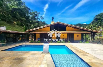 Casa linear, no comary – teresópolis, com 4 qrt, 2 suítes, lazer completo e chalé para hóspedes.