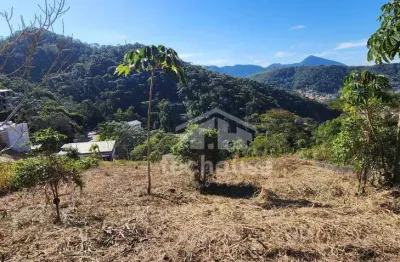 Oportunidade na Teresópolis Friburgo: Terreno de 765m² em Condomínio com Lazer Completo em Vargem Grande.