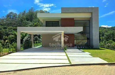 Casa Contemporânea, em Condomínio, no bairro de Quebra-Frascos - Teresópolis: 405m² de Área Construída e Vista para o Lago, 4 suítes e Lazer Completo.