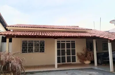Casa 3/4, com 1 suíte - 110 m² - 806 sul  (ARSE 82) - Próxima à Av. Palmas Brasil - Palmas/TO