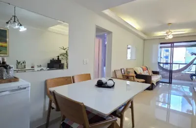 Apartamento andar alto reformado com varanda ampla e vista mar na praia do morro