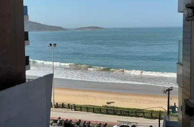 Apartamento com vista para o mar, porteira fechada, 2 vagas e preço acessível