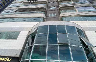 Frente Mar Absoluto na Praia do Morro: 4 Quartos, 3 Vagas e Condição Exclusiva de Negociação