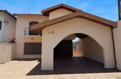Casa em Condomínio de Luxo para Locação em Campo Limpo Paulista-SP: 3 quartos, 1 suíte, 2 salas, 4 banheiros, 3 vagas, 250m².