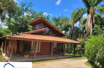 Chácara de luxo com 4 quartos e 2 suítes à venda em Jundiaí-SP, bairro Santa Clara: 3 salas, 4 banheiros, 5 vagas e 350m².