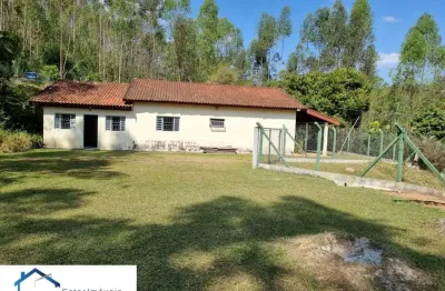 Chácara à venda em Jundiaí-SP, bairro Rio Acima: 2 quartos, 1 suíte, 3 salas, 2 banheiros, 4 vagas de garagem, 138m² de área.