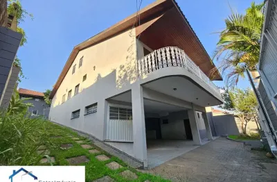 Casa de alto padrão em condomínio no Jardim Novo Mundo, Jundiaí-SP - 3 quartos, 1 suíte, 3 salas, 4 banheiros, 8 vagas - 650 m²!