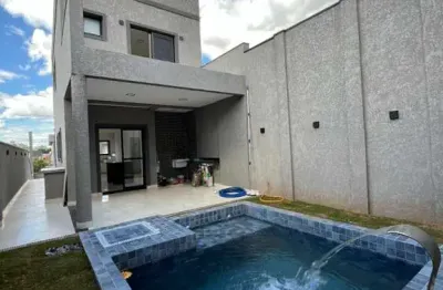 Venda de Casa em Condomínio de Alto Padrão em Santana de Parnaíba-SP, Villas do Jaguari: 3 Quartos, 1 Suíte, 3 Salas, 3 Banheiros, 2 Vagas, 126m².