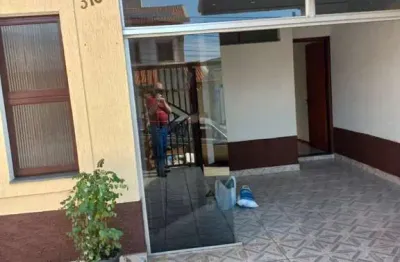 Casa de 3 quartos com suíte na Vila Progresso, Jundiaí-SP: 3 salas, 2 banheiros, 2 vagas, 108m²!